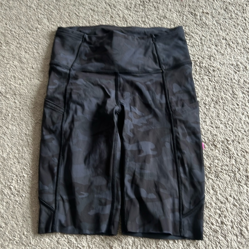 Lululemon biker shorts with pockets size 4